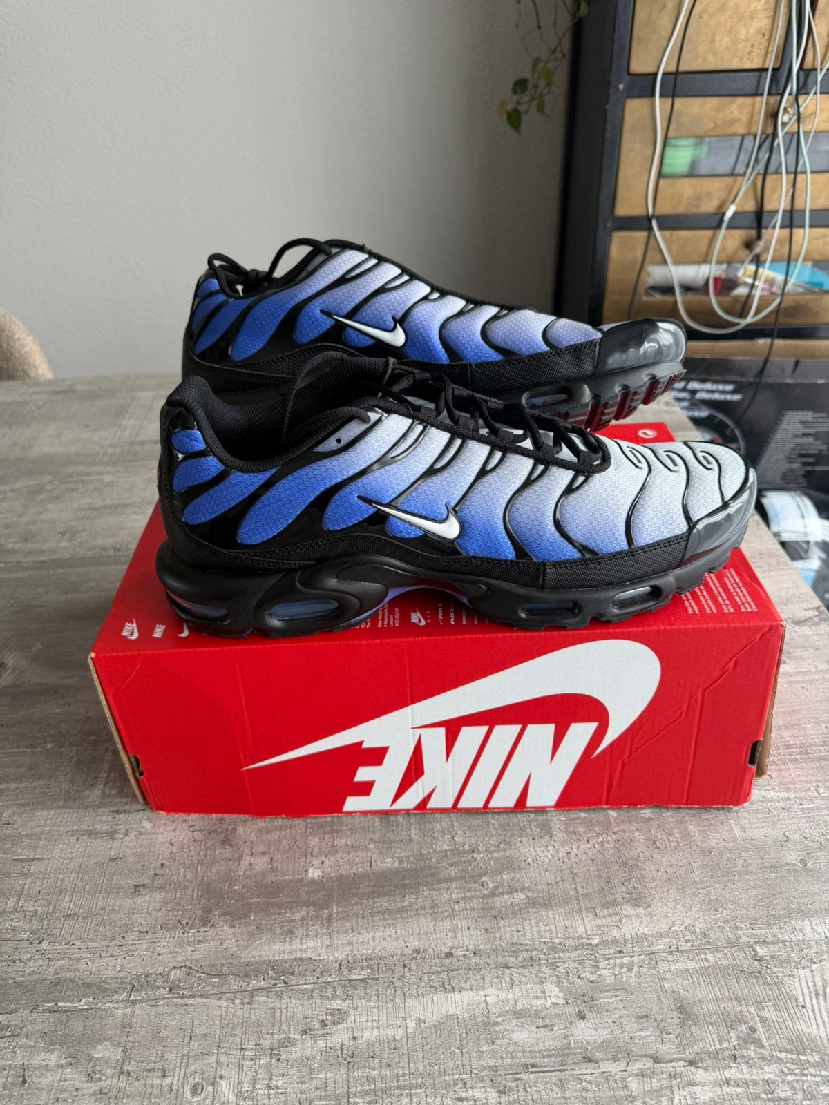 Te koop nieuw paar nike air max plus TN in maat 49,5 (49.5), Kleding | Heren, Schoenen, Blauw, Nieuw, Ophalen of Verzenden, Sneakers of Gympen