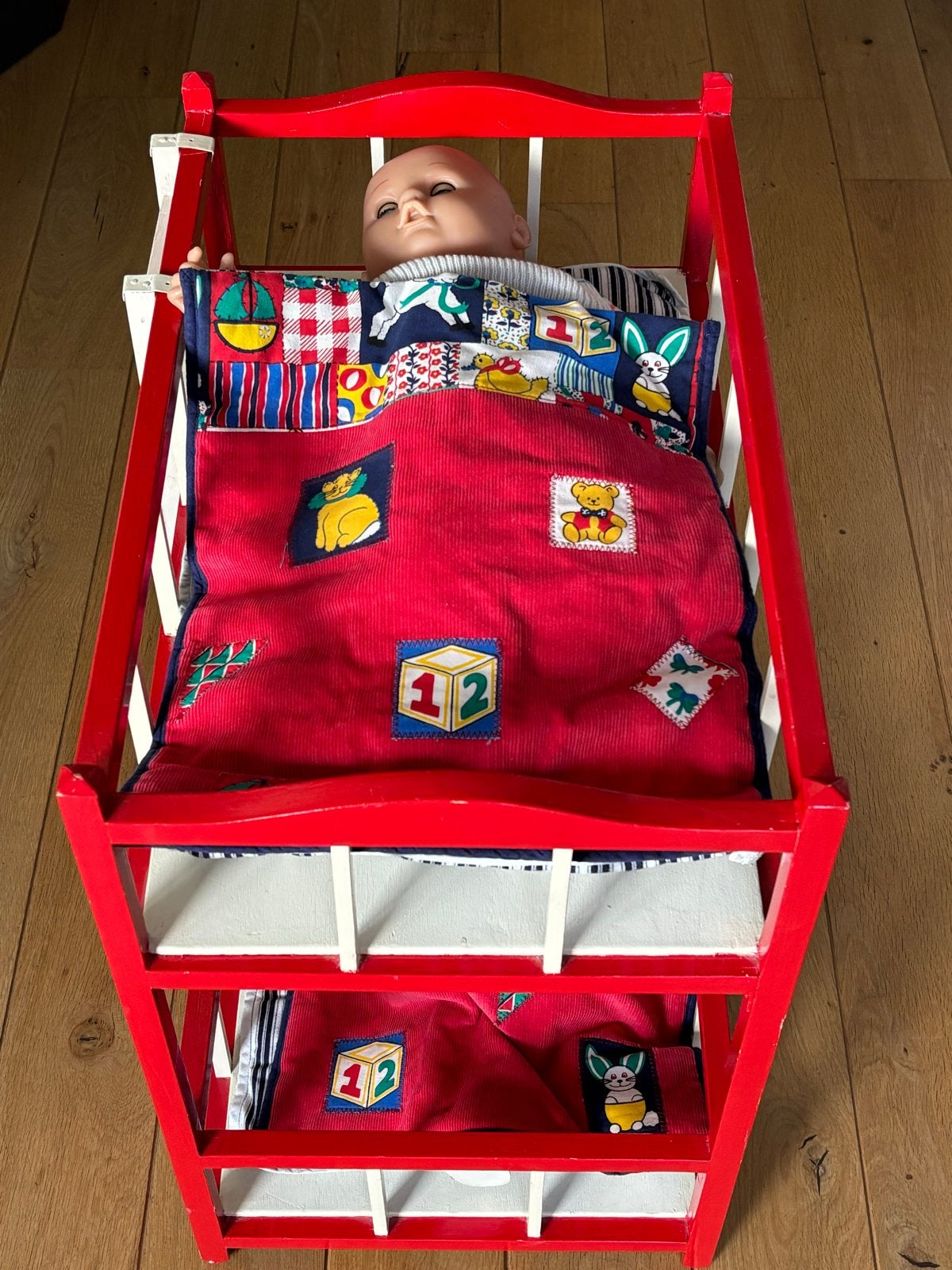 Vintage houten poppenbed met beddengoed, Kinderen en Baby's, Ophalen, Gebruikt, Babypop