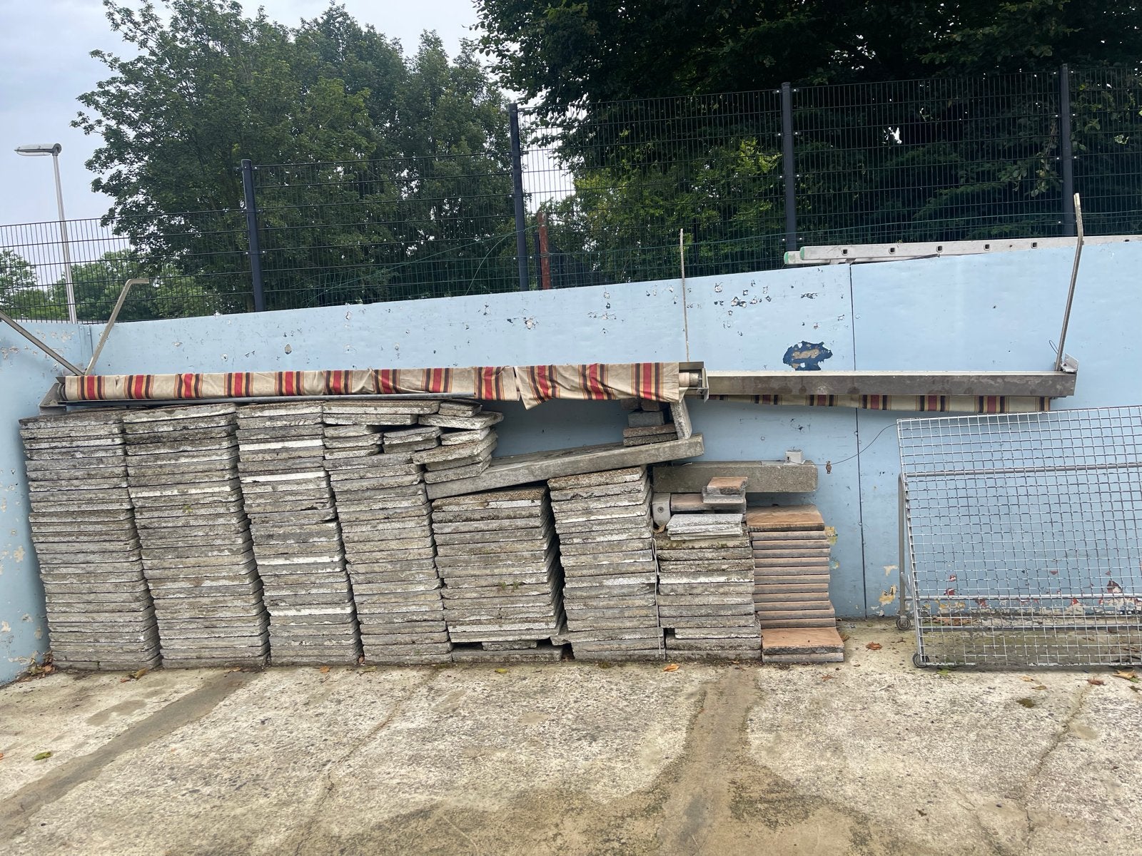 Gebruikte terrastegels met grind, Tuin en Terras, Tegels en Klinkers, Gebruikt, Ophalen of Verzenden, 10 m² of meer, Beton