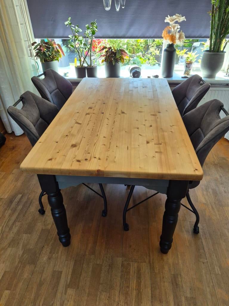 Te koop Massief grenen landelijke eettafel, Huis en Inrichting, Tafels | Eettafels, Ophalen, Gebruikt, 50 tot 100 cm, 150 tot 200 cm