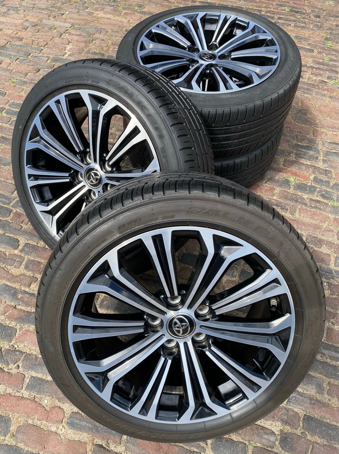 17” Toyota Corolla velgen + Tpms + goede zomerbanden