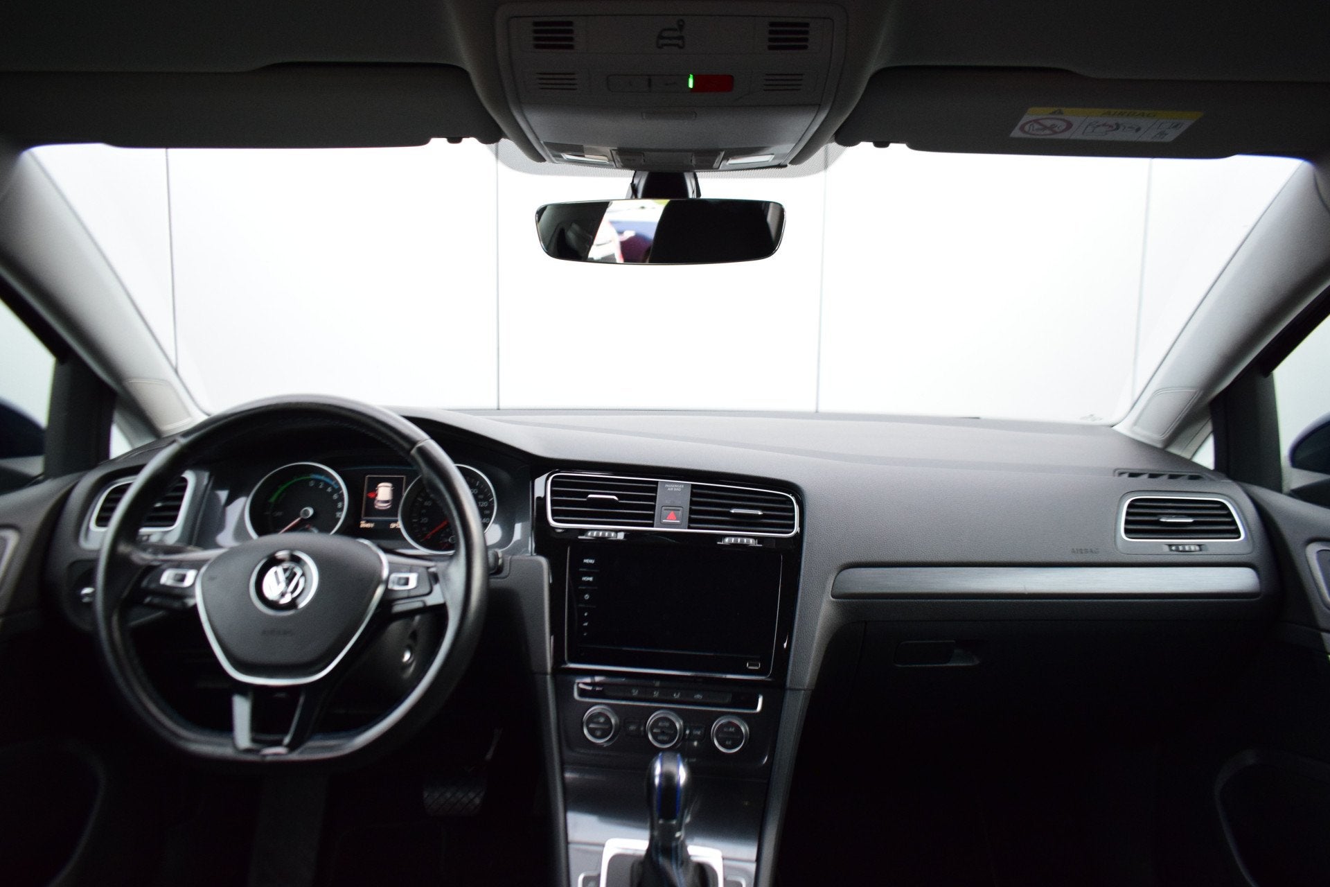 Volkswagen e-Golf e-Golf 100kw Carplay Priv/Glass Ecc Cruise, Auto's, Volkswagen, Gebruikt, Zwart, 35 kWh, Origineel Nederlands