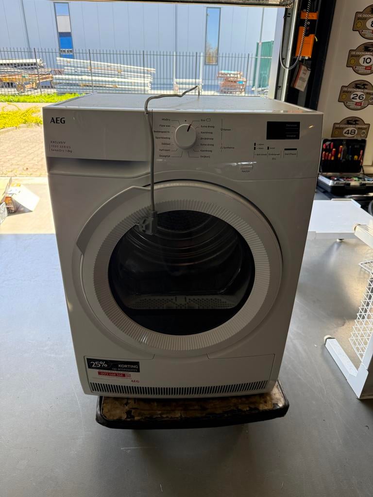 AEG Exclusiv 7000 Series SensiDry 1-8kg Wasdroger, Ophalen, 6 tot 8 kg, Zo goed als nieuw, Voorlader