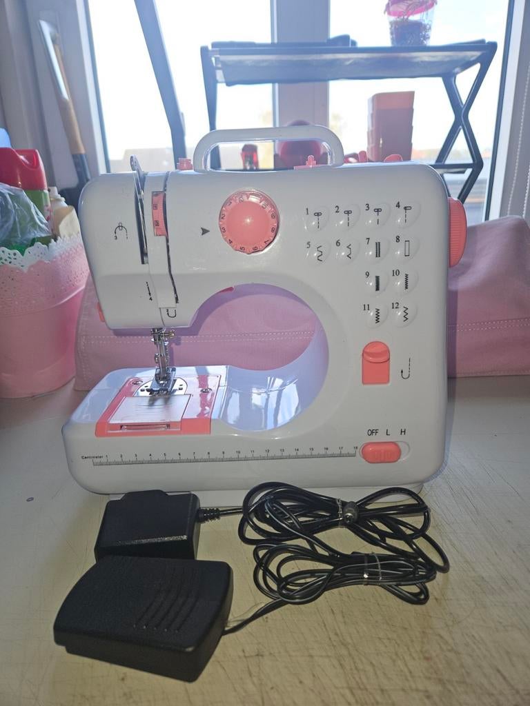 Naaimachine en hand naaimachine, Hobby en Vrije tijd, Naaimachines en Toebehoren, Ophalen of Verzenden, Zo goed als nieuw, Naaimachine