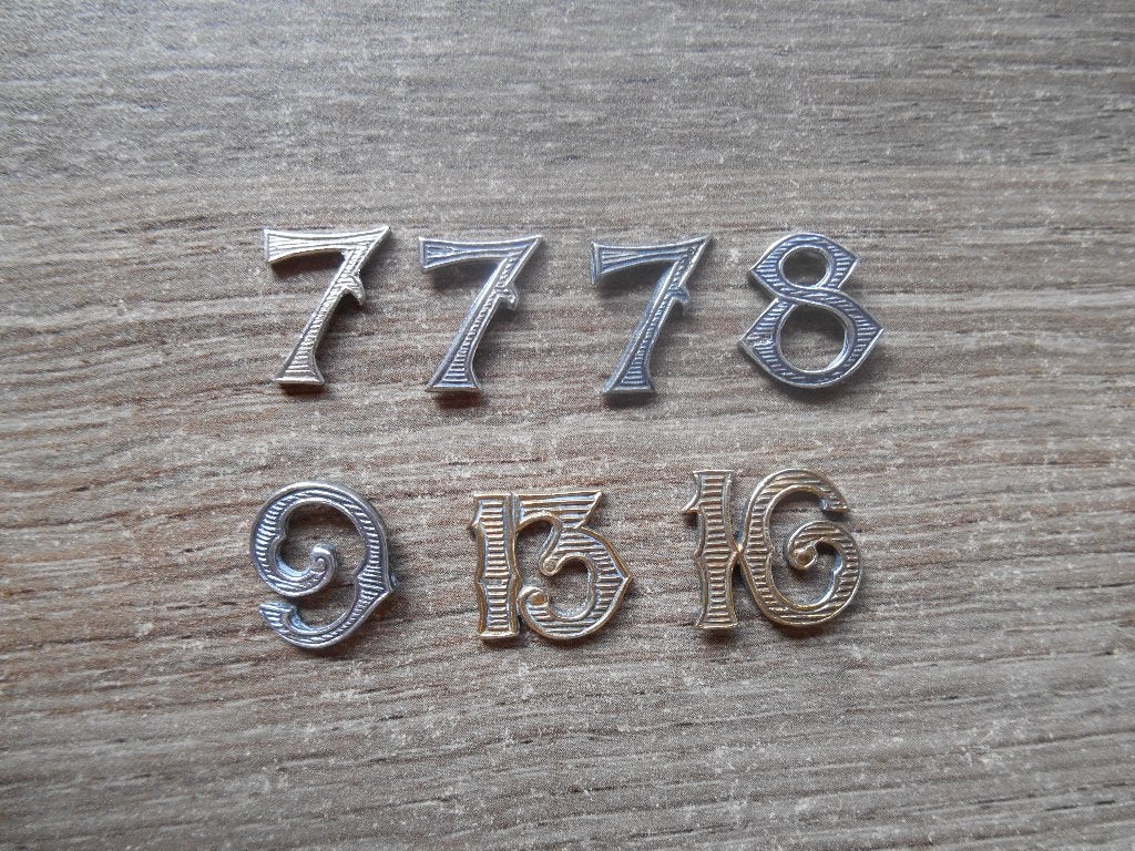 Vierdaagse cijfers oud type ZILVER 5 euro per stuk LEZEN, Verzamelen, Militaria | Algemeen, Ophalen of Verzenden, Landmacht, Nederland