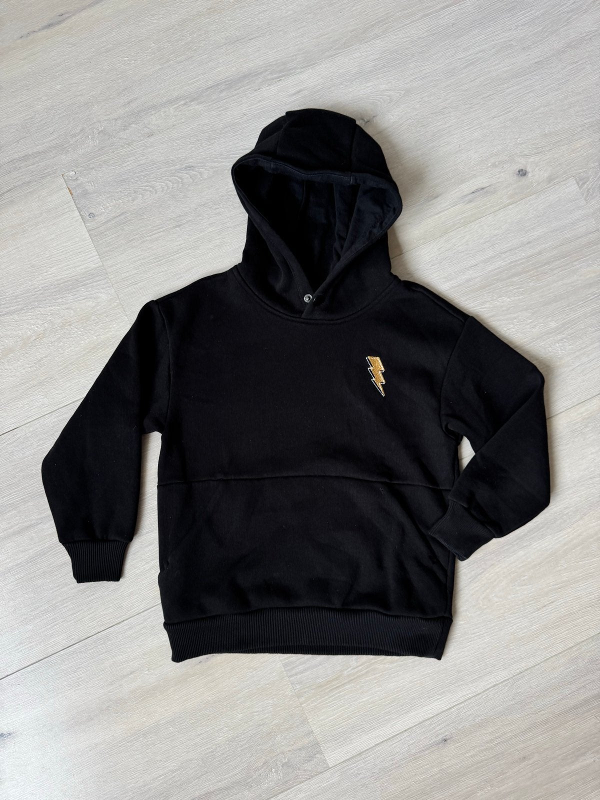 Zwarte hoody maat 122/128, Ophalen of Verzenden, Zo goed als nieuw, Jongen of Meisje, Trui of Vest