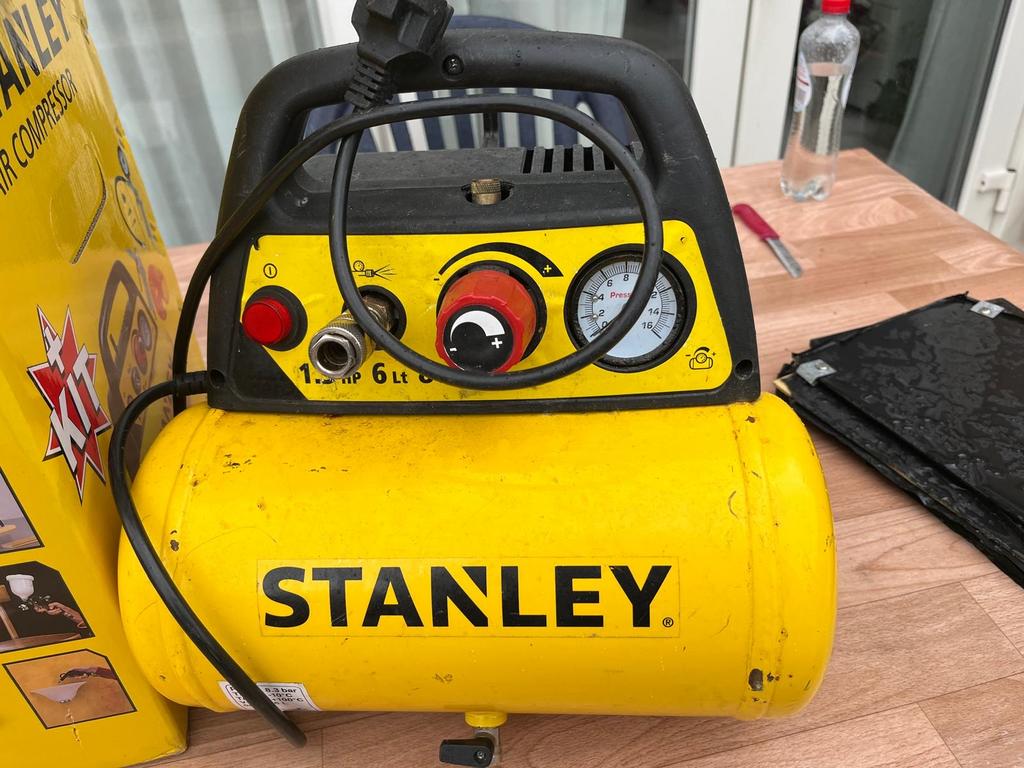 Stanley Luchtcompressor 1.5 PK 6L - Zo goed als nieuw, 6 tot 10 bar, Ophalen of Verzenden, Zo goed als nieuw, Minder dan 200 liter/min