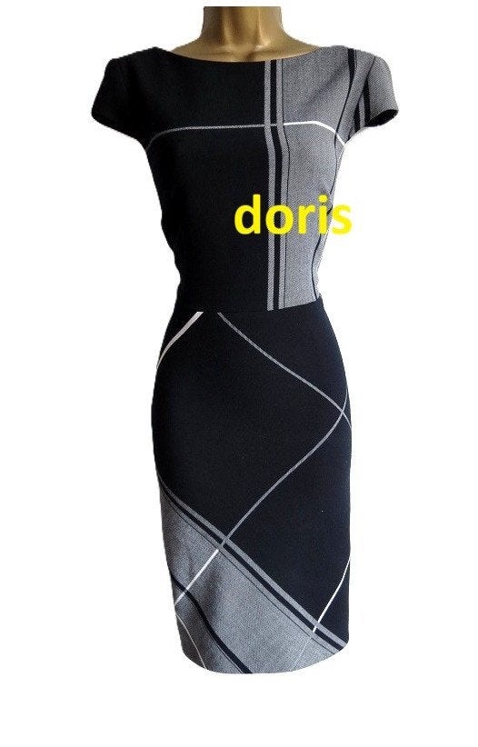 jurk karen Millen maat 16/44 oksel tot oksel 50 rek 52 cm, Kleding | Dames, Jurken, Karen Millen, Zwart, Maat 42/44 (L), Ophalen of Verzenden