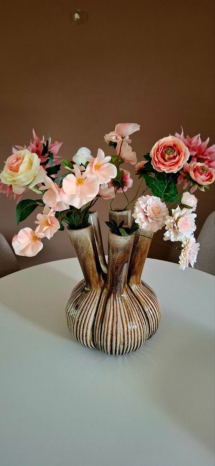 Grote toetervaas met kunstbloemen, Ophalen of Verzenden