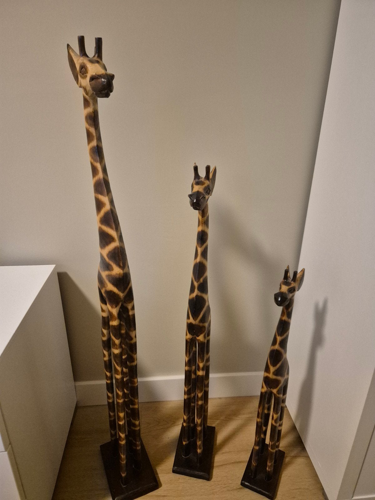 Set van 3 houten giraffen - Decoratieve beelden, Ophalen, Hout, Overige stijlen, Zo goed als nieuw