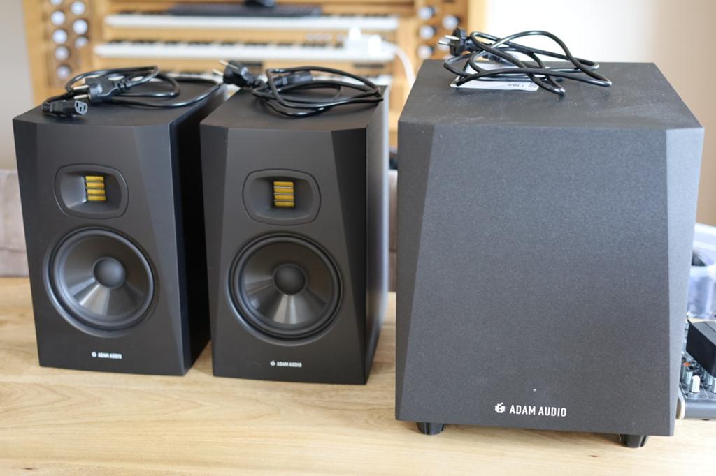 Adam Audio T7V Studio Monitoren met T10S Subwoofer met stand, Audio, Tv en Foto, Luidsprekers, Zo goed als nieuw, Complete surroundset