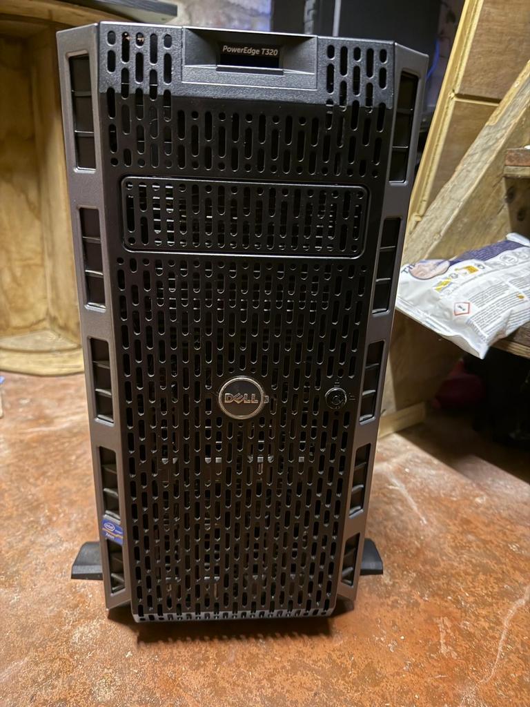 Dell PowerEdge T320 + 64GB RAM + 8 trays + Quadro M2000, Computers en Software, Servers, Ophalen, Gebruikt, 2 tot 3 Ghz, 64 GB