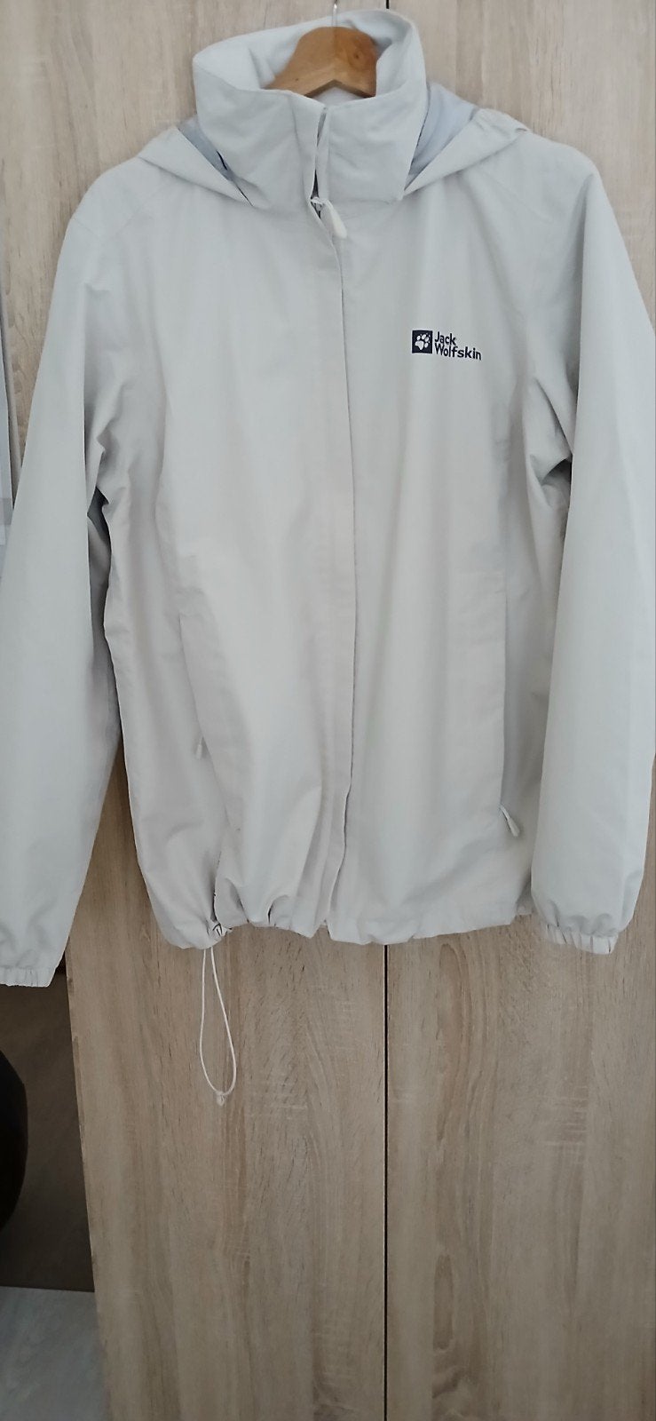 Nieuwe jack wolfskin off white hardshell regen jas mt xl

Zo, Wit, Maat 46/48 (XL) of groter, Nieuw, Ophalen of Verzenden