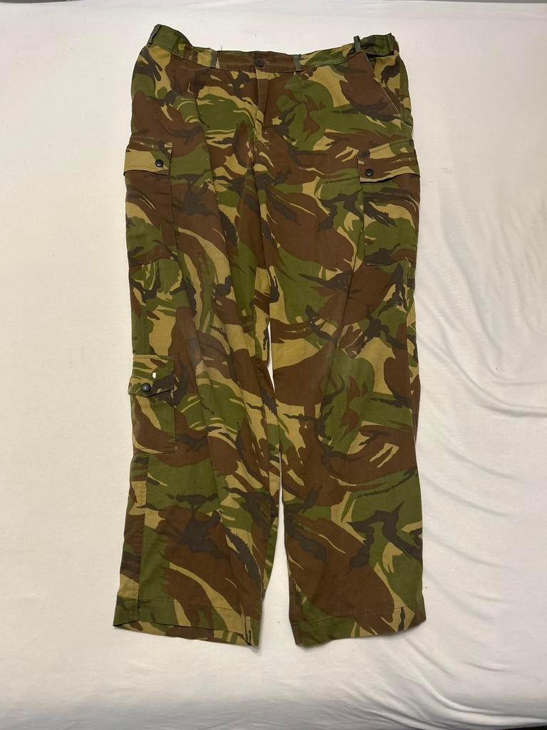 Woodland broek Nederlands leger - gerepareerd klittenband, Verzamelen, Ophalen of Verzenden, Landmacht, Nederland, Kleding of Schoenen