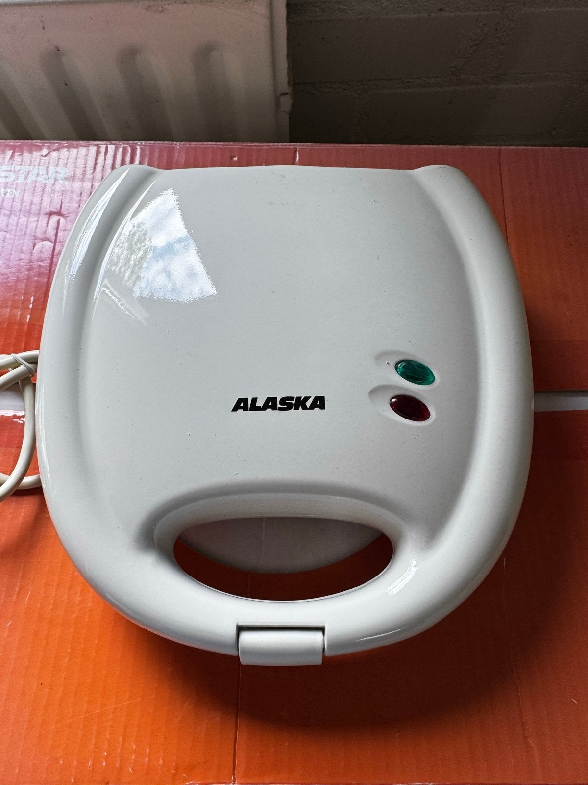 Alaska Wafelijzer ST3700W - Zo goed als nieuw, Witgoed en Apparatuur, Wafelijzers, Ophalen, Zo goed als nieuw