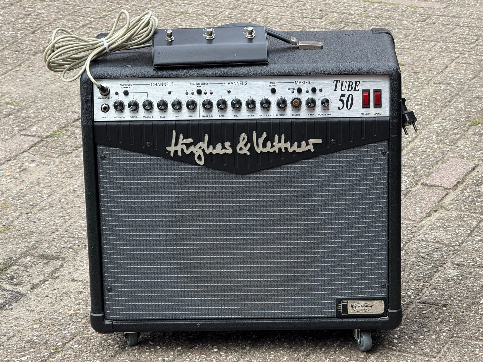 Hughes & Kettner Tube 50 buizenversterker met voetschakelaar, Zo goed als nieuw, 50 tot 100 watt, Gitaar, Ophalen