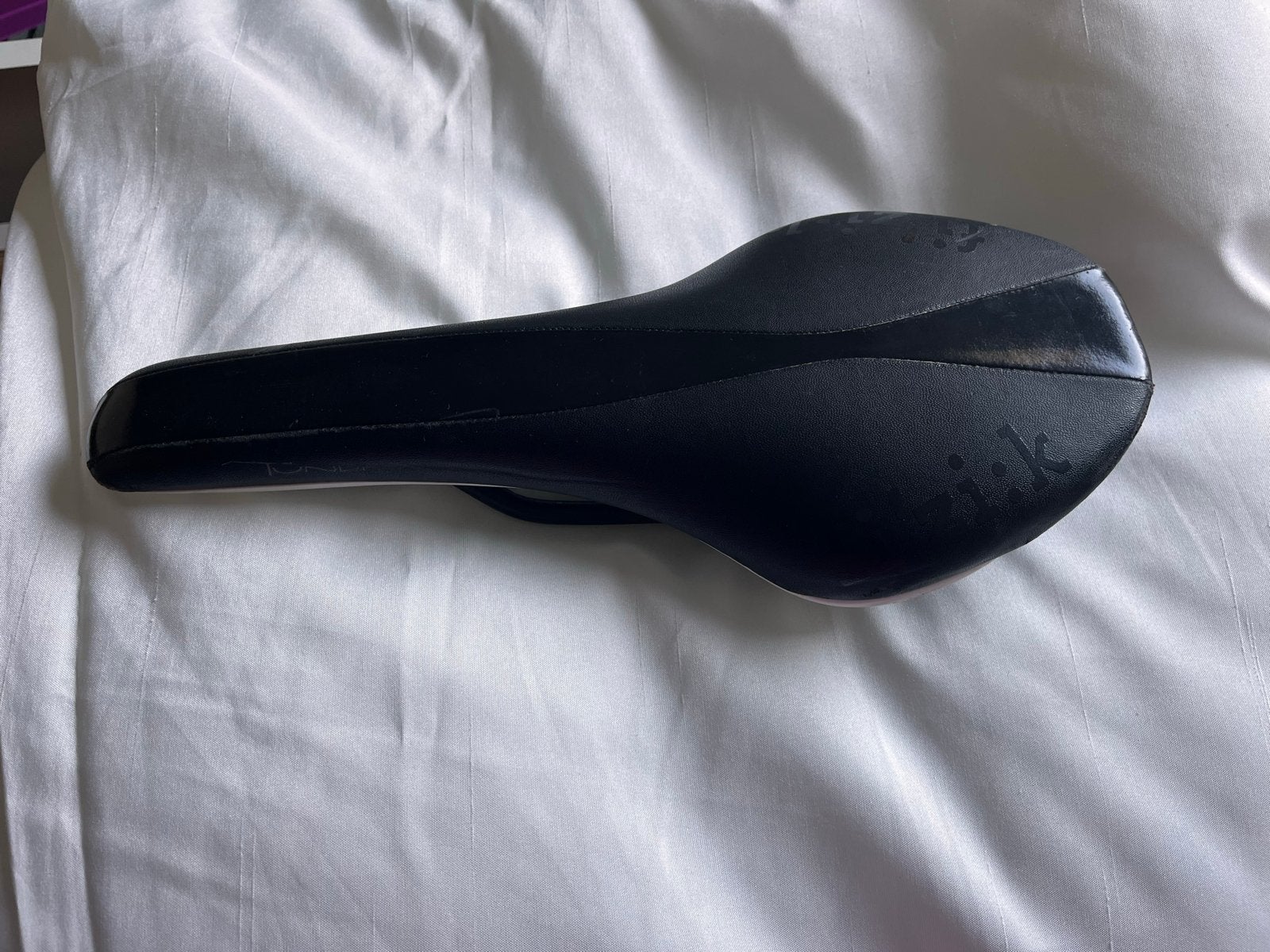Fizik Tundra zadel, Ophalen, Gebruikt, Kunststof, Zadel
