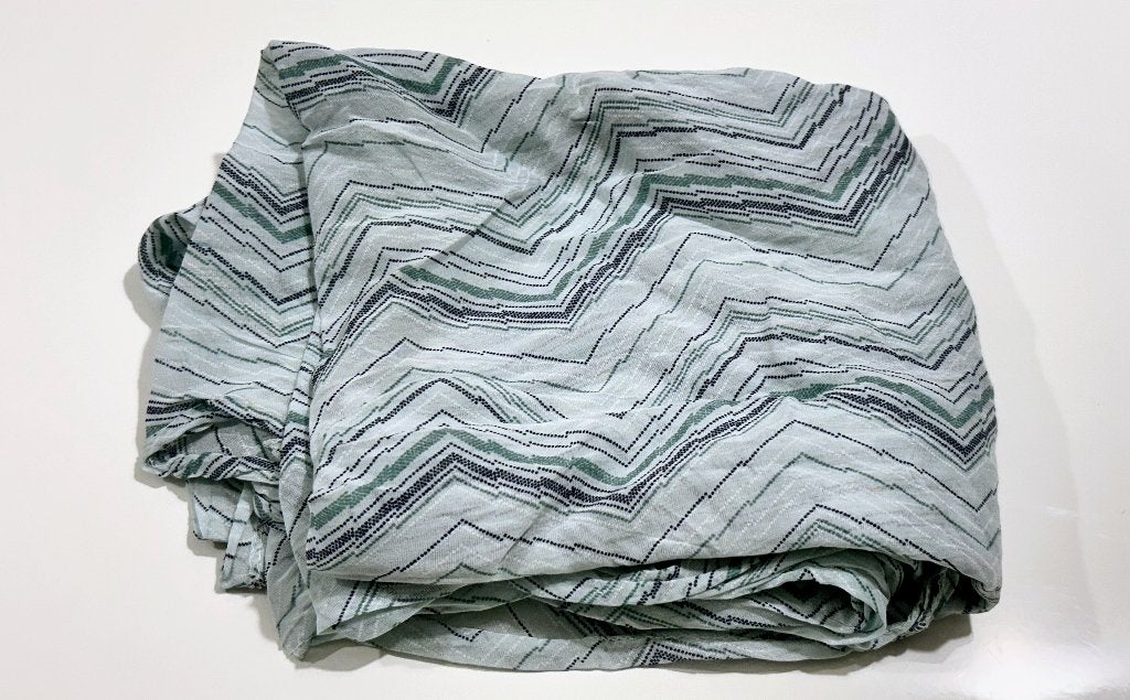 Grijze foulard met strepen, Kleding | Dames, Mutsen, Sjaals en Handschoenen, Ophalen of Verzenden, Nieuw, Sjaal