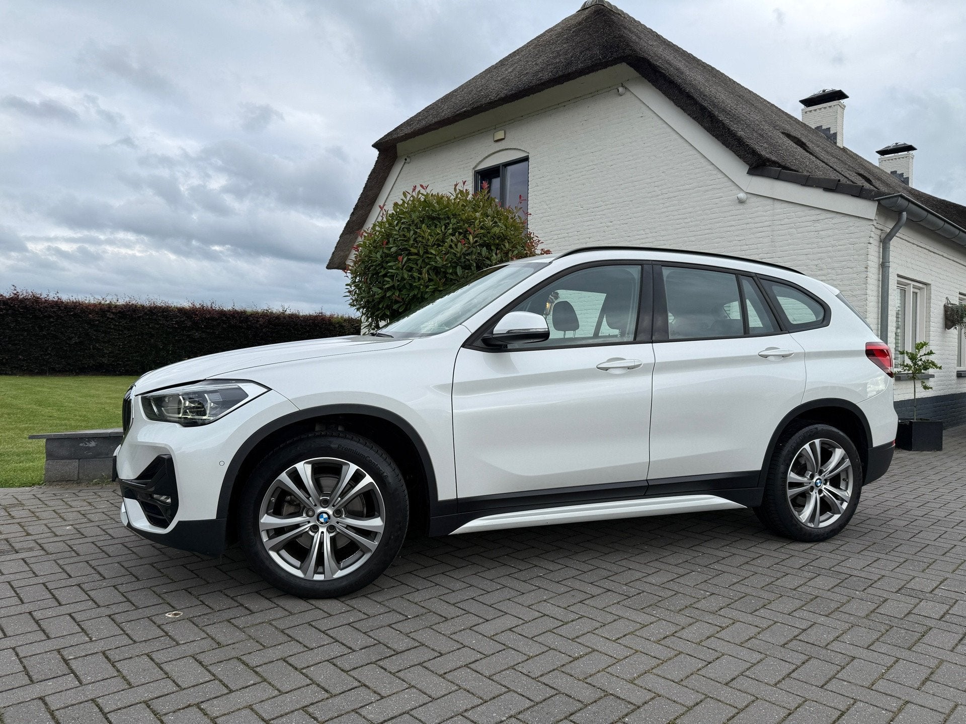 BMW X1 SDrive18i High Executive / Bj: 2020 / apk tot 02-2028, Auto's, 15 km/l, Gebruikt, Euro 6, Wit