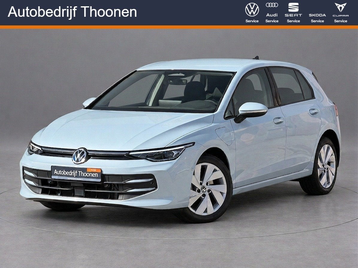 Volkswagen Golf 1.5 eHybrid Life Edition | keyless | camera, Auto's, 4 cilinders, Blauw, Alcantara, Bedrijf