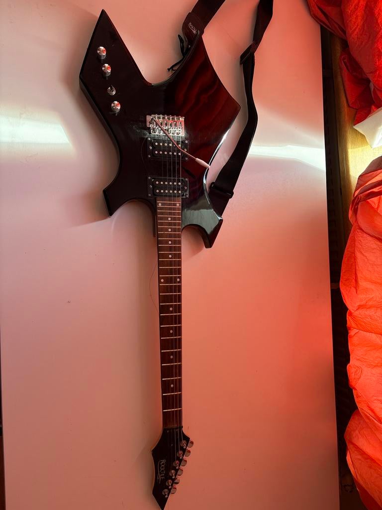 Rocktile elektrische gitaar - Minimale schade, 1 snaar los, Ophalen of Verzenden, Gebruikt, Solid body, Overige merken