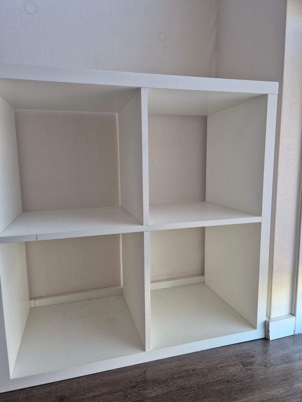 Witte kubus kast met 4 vakken - Praxis, Ophalen, Met plank(en), Gebruikt, 50 tot 100 cm