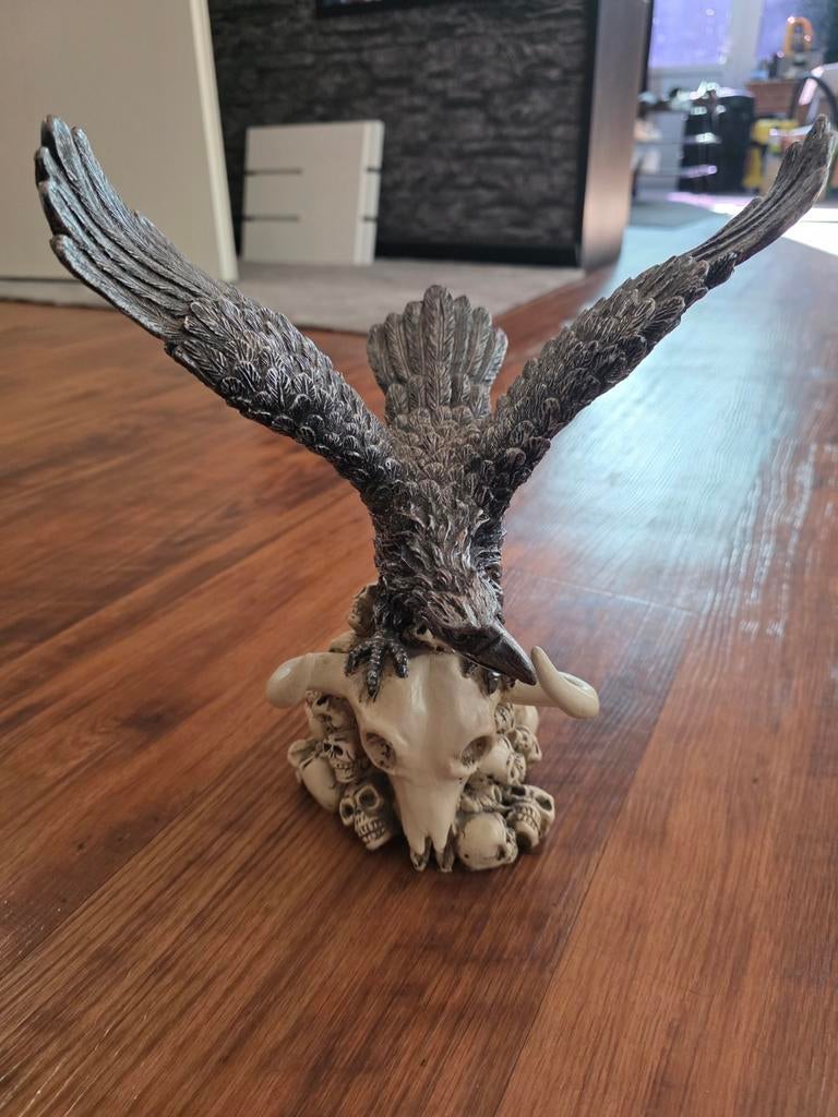 Beeldje van adelaar op schedels - Uniek decoratiestuk, Ophalen, Minder dan 20 cm, Handgemaakt, Beeld