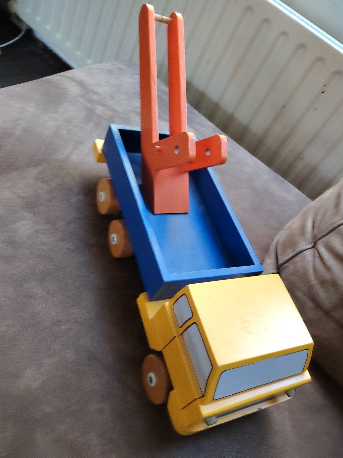 Houten speelgoed vrachtwagen met kraan, Ophalen of Verzenden