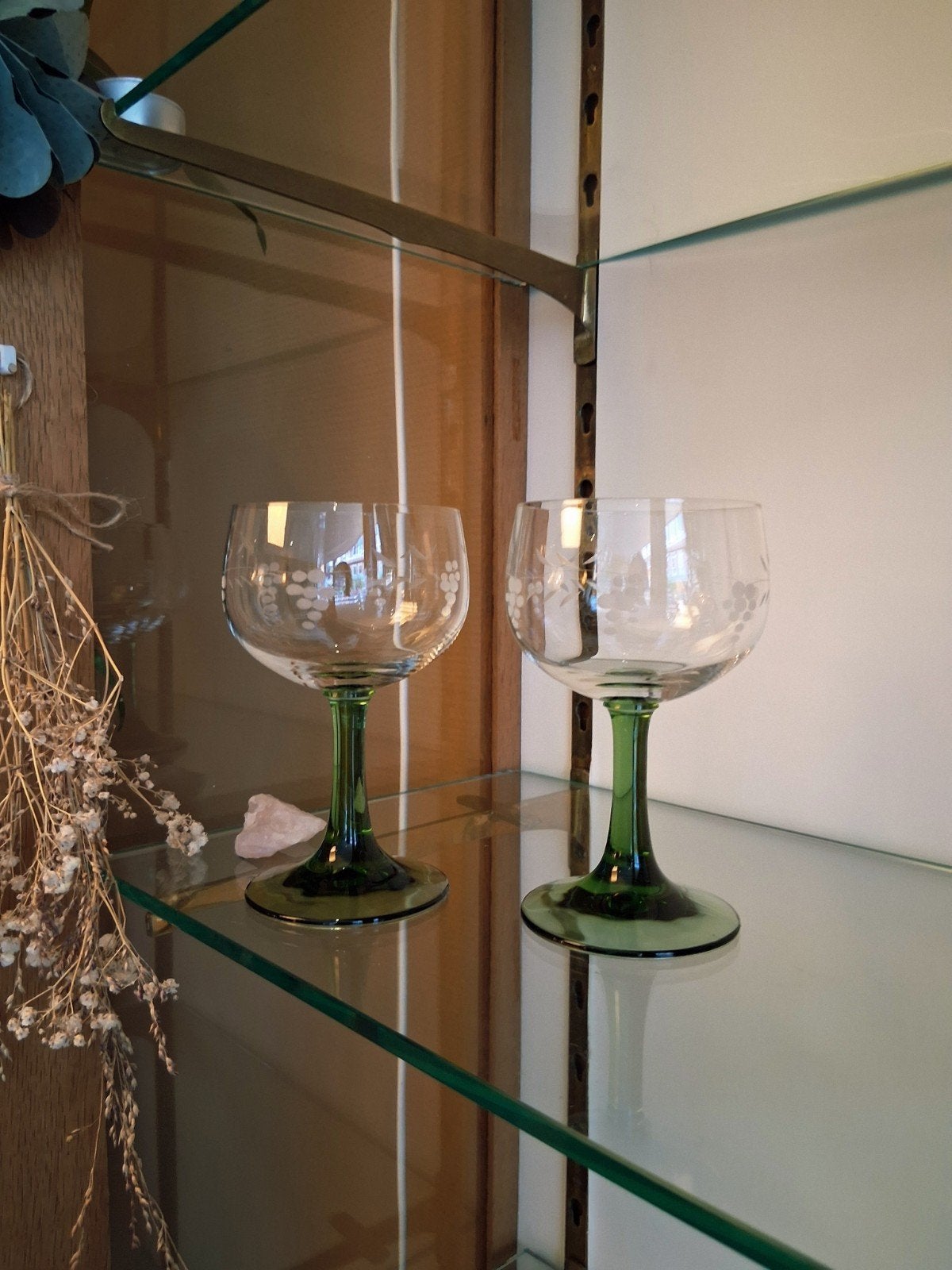 vintage franse wijnglazen gekleurde voet bloemenpatroon, Ophalen of Verzenden, Glas, Overige stijlen, Glas of Glazen