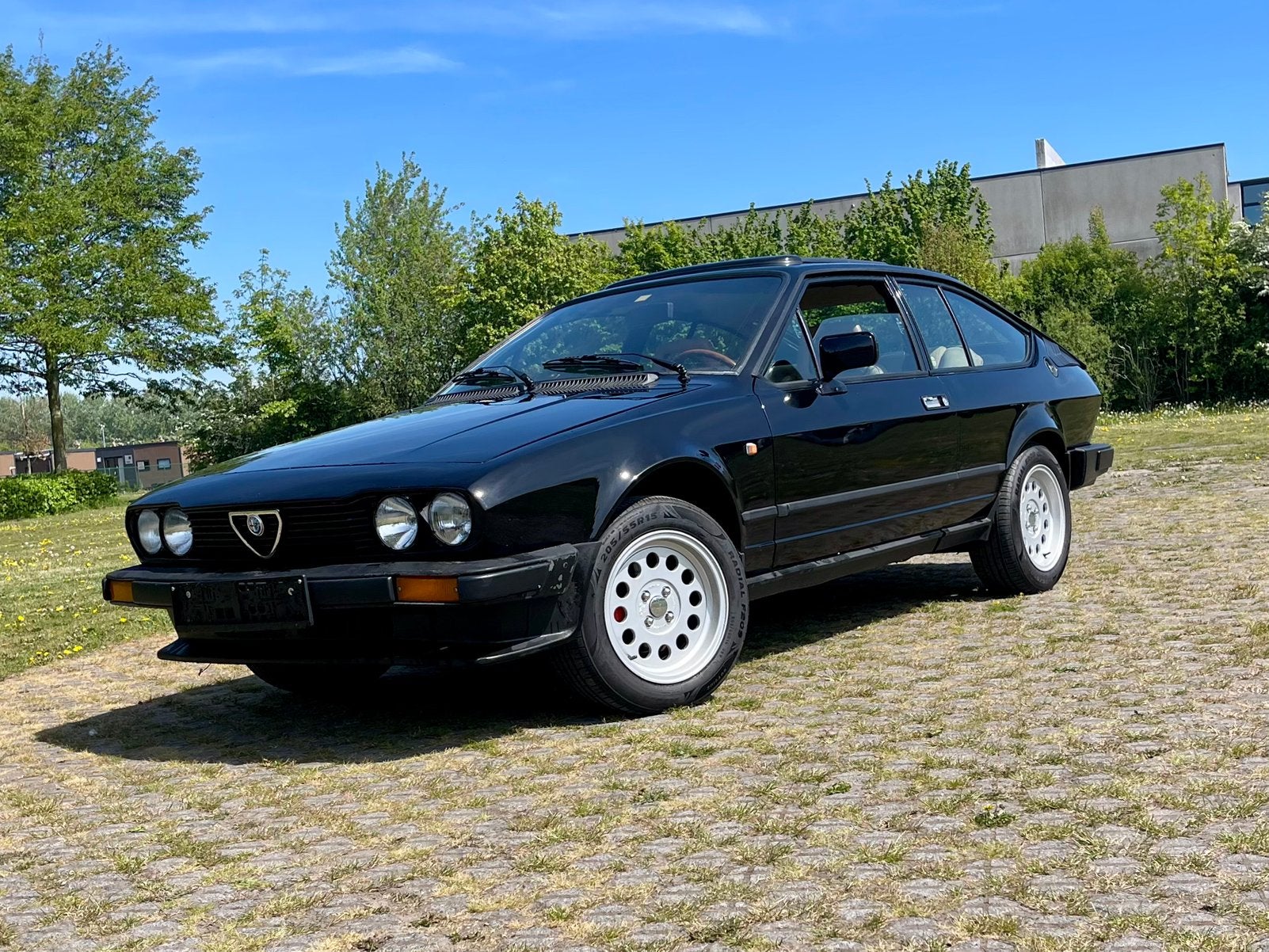 Alfa Romeo GTV 2000, Auto's, Alfa Romeo, Particulier, GTV, Benzine, Coupé, Handgeschakeld, Zwart, Beige, Velours, Achterwielaandrijving