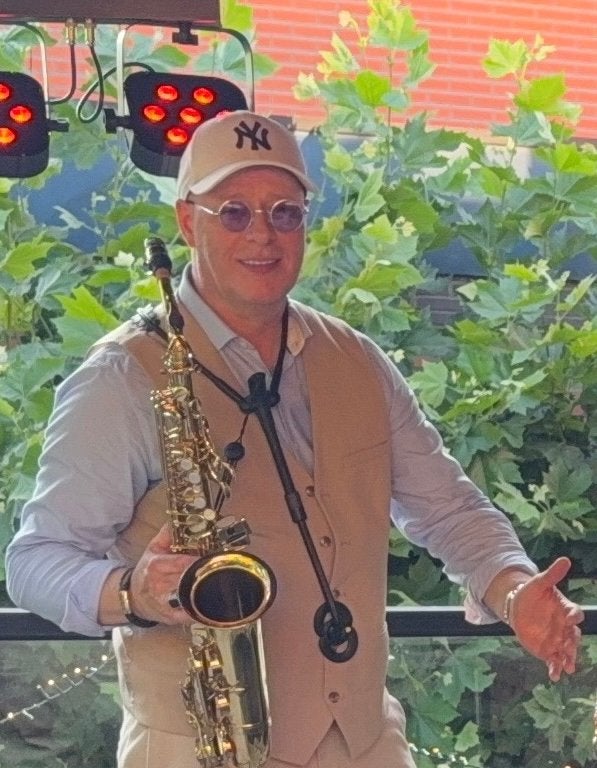 Live Muziek: DJ Saxofonist voor Feestjes Evenementen, Dj