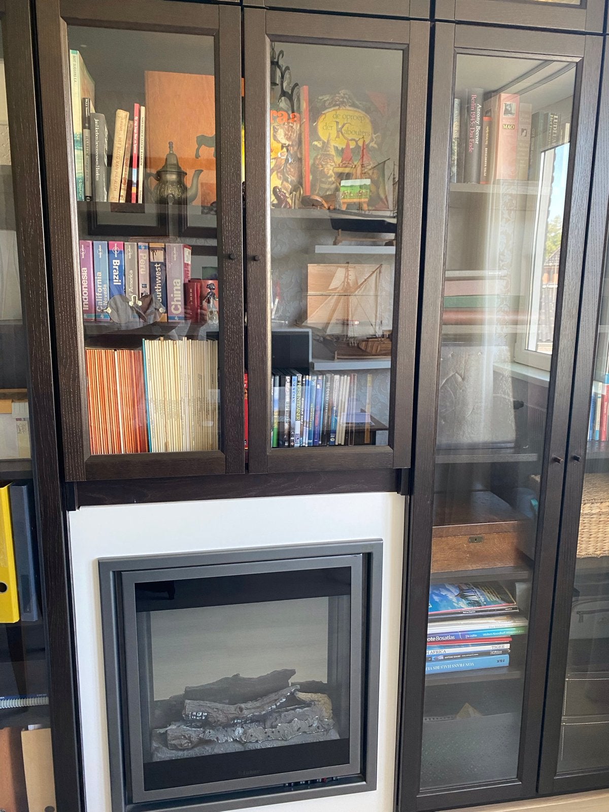Boekenkast met glazen deuren en ingebouwde sfeerhaard, Ophalen, Gebruikt, 200 cm of meer, 150 tot 200 cm
