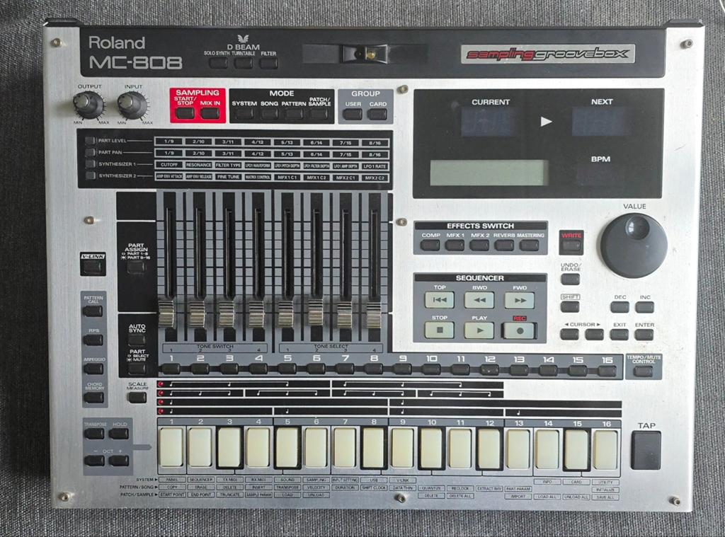 Roland MC 808, Muziek en Instrumenten, Synthesizers, Gebruikt, Roland, Met midi-aansluiting, Ophalen