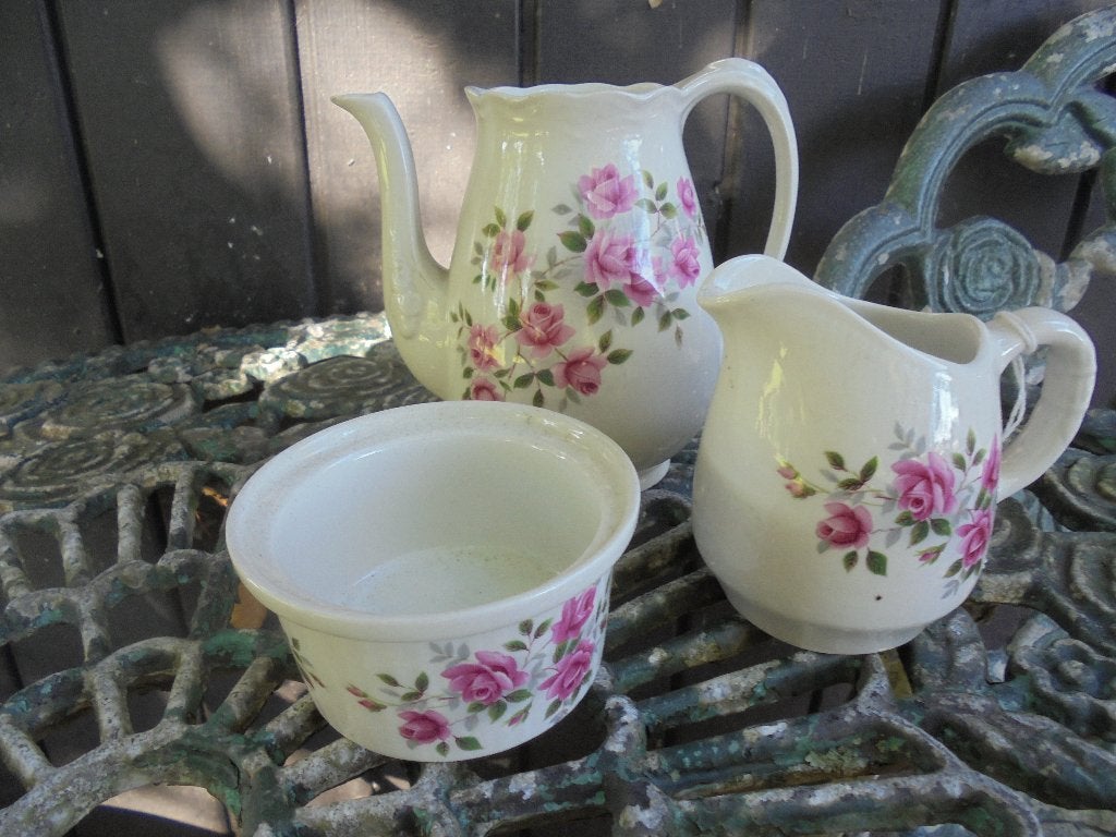 Mokka potje, 2 x melkkan, pate bakje Enoch Wedgwood roosjes, Ophalen of Verzenden