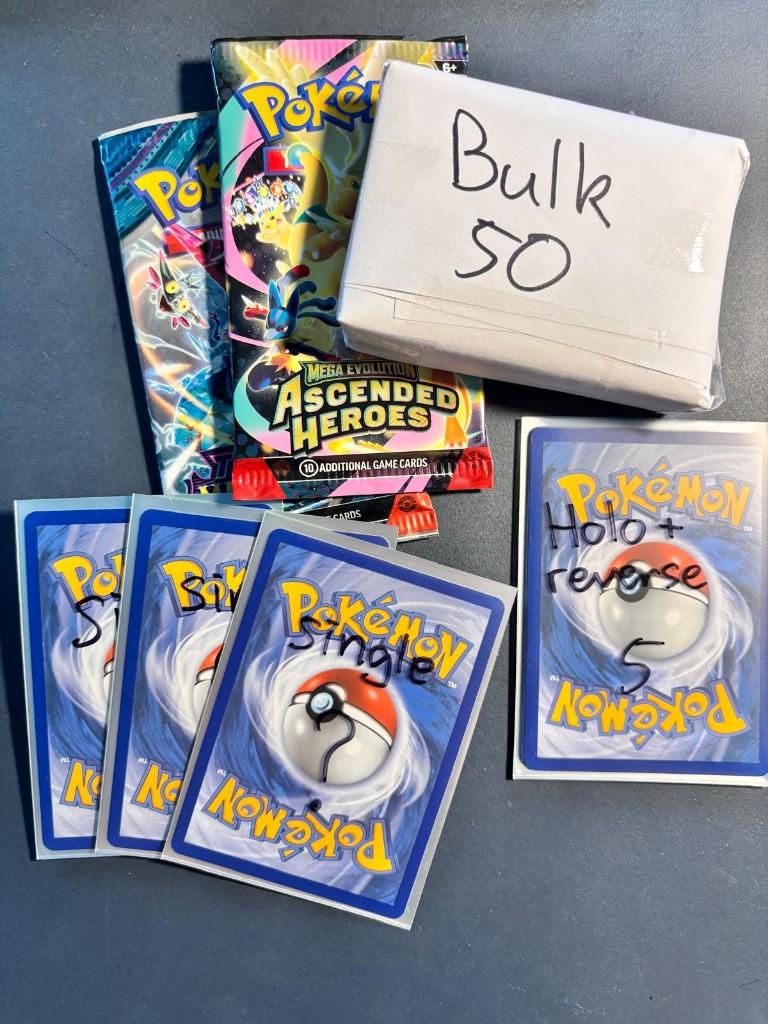 Pokémon Mystery Box – 2 sealed packs+3 hits+50 bulk kaarten., Verzenden, Zo goed als nieuw, Meerdere kaarten, Foil