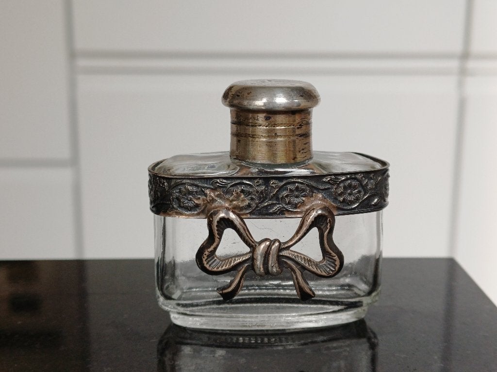 Oud zilveren parfumflesje, Ophalen of Verzenden, Zilver