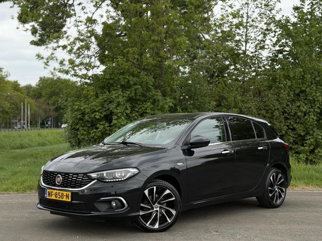 Fiat Tipo 1.6 MultiJet 16v Stoelverwarming/Camera/Led/Navi, Auto's, Fiat, Voorwielaandrijving, Euro 6, 4 cilinders, Zwart
