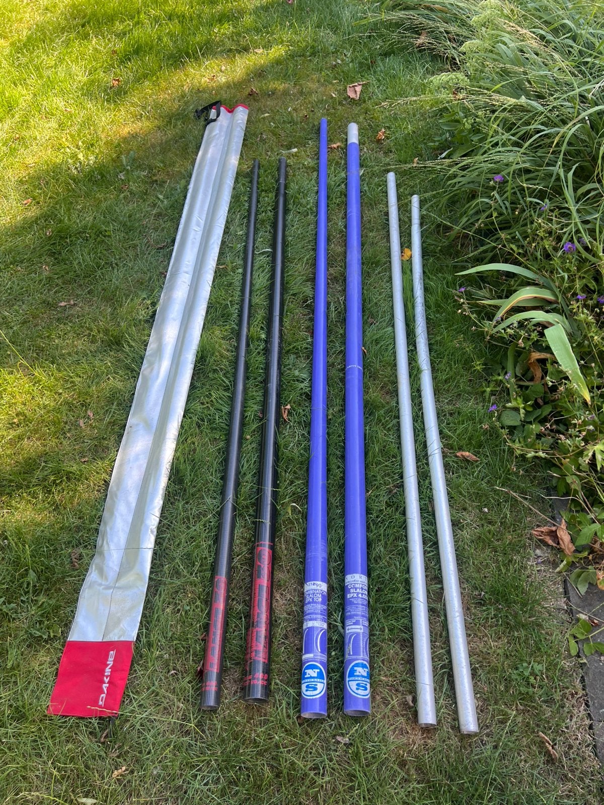 Surfen: 3 masten, 2x giek, 6 x surfzeilen w.o. 1 kindertuig, Ophalen, Gebruikt, Overige merken, Overige typen
