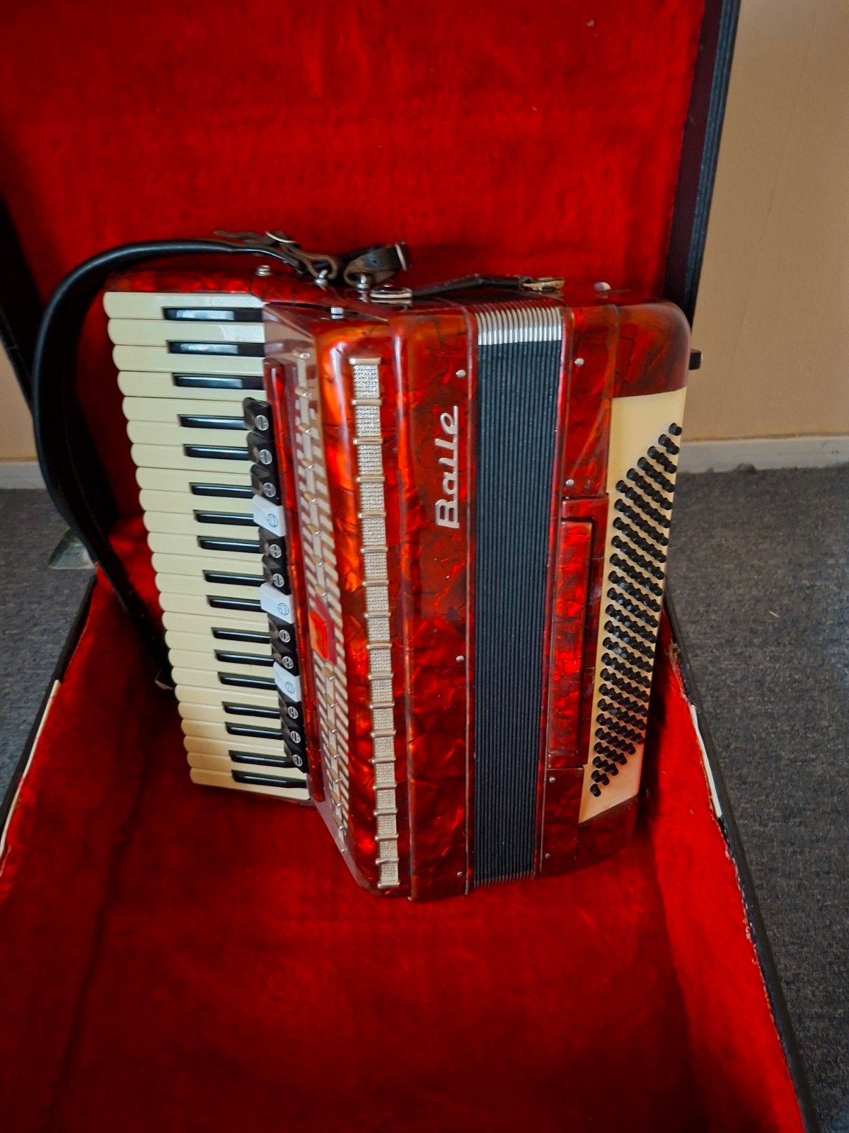 Balle Accordeon Rood, Muziek en Instrumenten, Accordeons, Met koffer, Toetsaccordeon, Ophalen, Overige merken