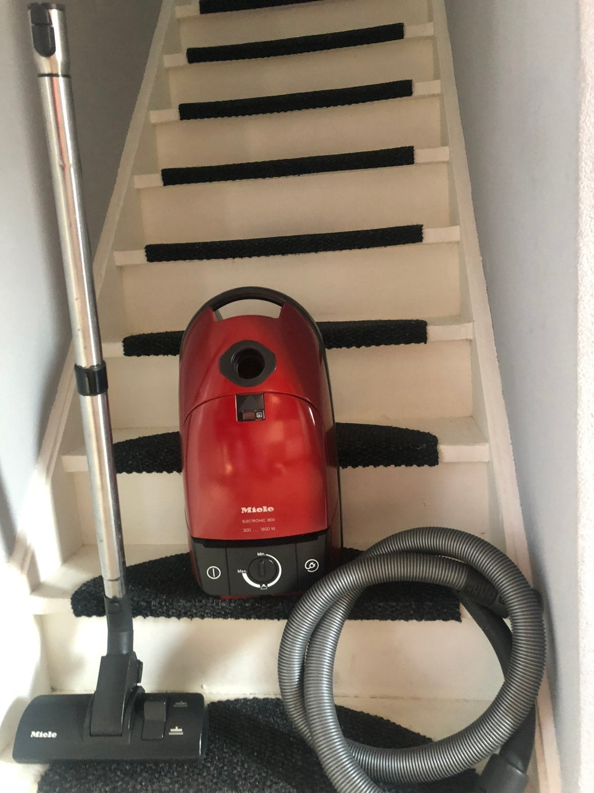 Te koop  Te koop: Miele stofzuiger – 1800 watt, Witgoed en Apparatuur, Stofzuigers, Ophalen of Verzenden, Zo goed als nieuw, 1600 tot 2000 watt