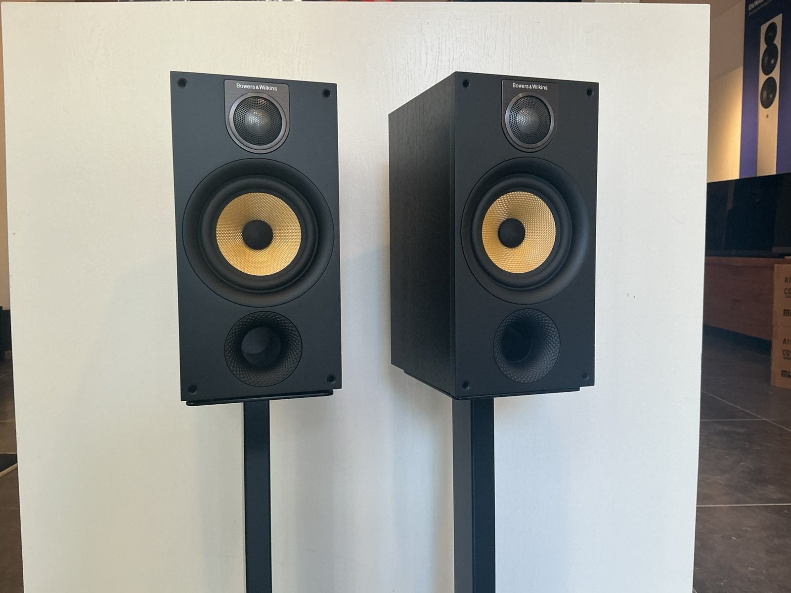 B&W 686S2 luidsprekers zwart in nieuwstaat, Ophalen of Verzenden, Zo goed als nieuw, 60 tot 120 watt, Bowers & Wilkins (B&W)