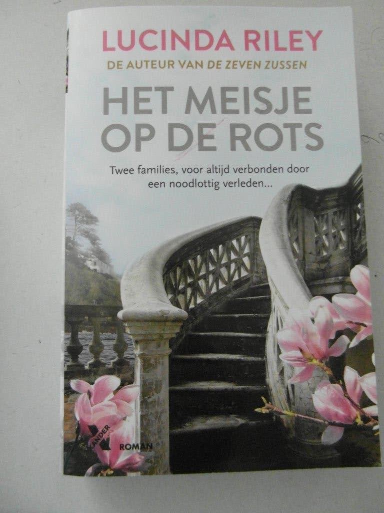 Het meisje op de rots, Lucinda Riley, Boeken, Ophalen of Verzenden, Zo goed als nieuw, Nederland