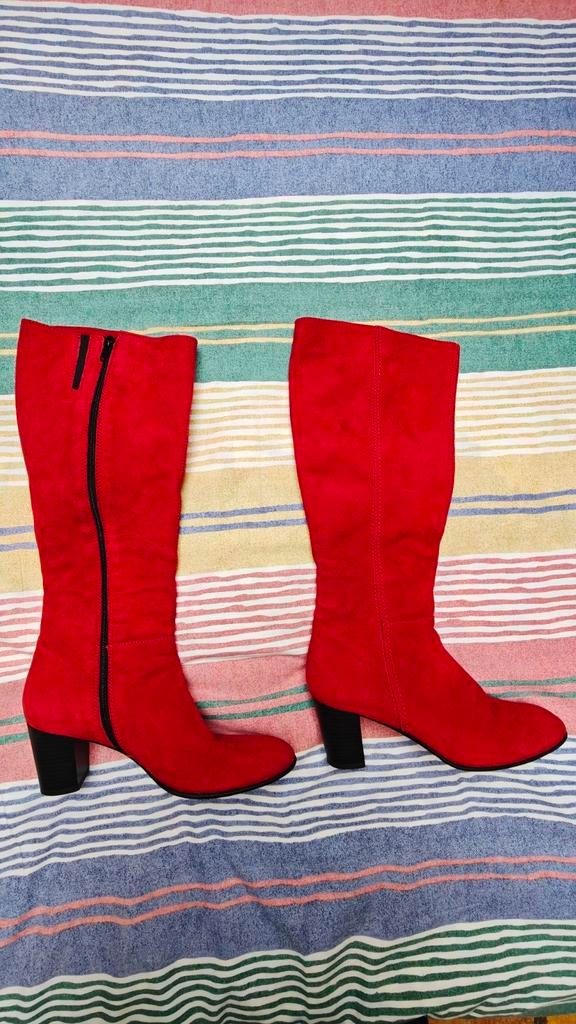 Lamica suède laarzen Mt 38, Kleding | Dames, Schoenen, Zo goed als nieuw, Hoge laarzen, Rood, Ophalen of Verzenden