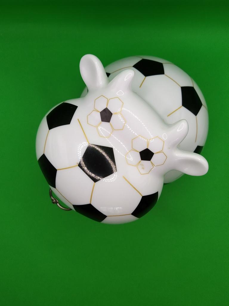 Voetbalkoe spaarpot., Ophalen of Verzenden, Zo goed als nieuw