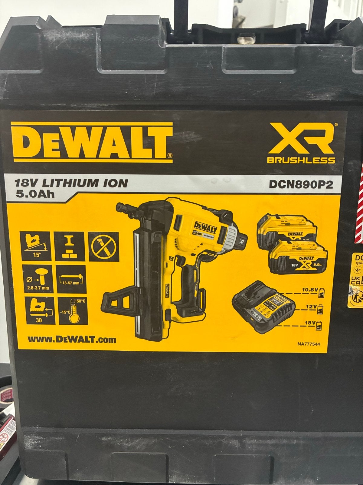 DeWalt XR 18V Lithium Ion 5.0Ah Spijkerpistool DCN890P2, Ophalen of Verzenden, Zo goed als nieuw