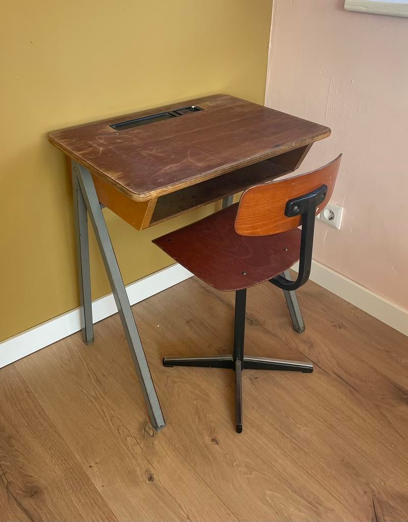 Vintage schooltafeltje / lessenaar/ schoolbankje + stoel, Ophalen, Gebruikt, Tafel(s) en Stoel(en)