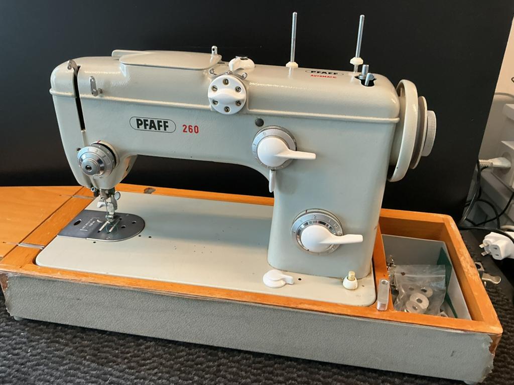 Pfaff 260 automaat, Ophalen, Zo goed als nieuw, Naaimachine, Pfaff