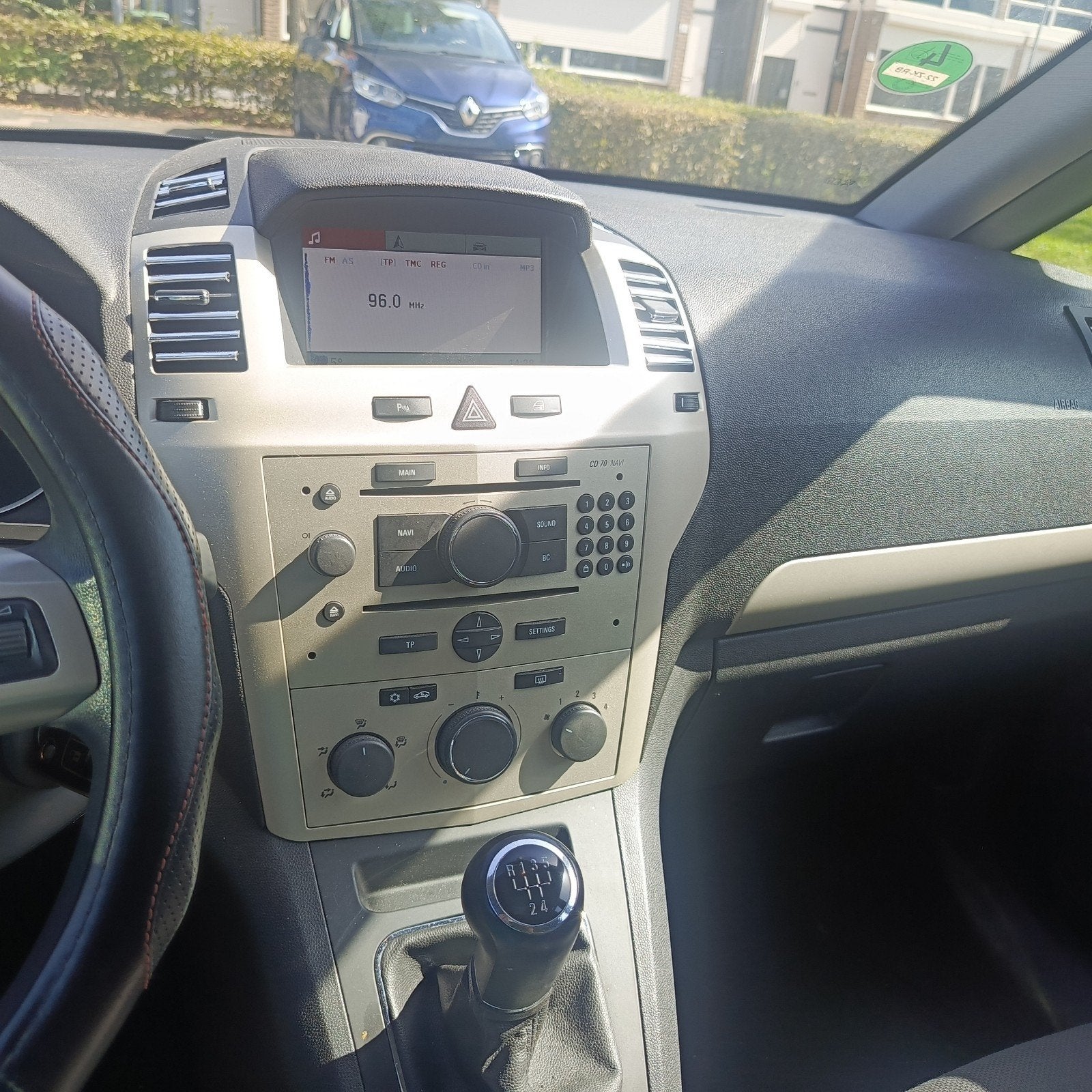 Opel Zafira 1.6 Benzine 2008 7-zits Grijs APK 2027, Auto's, Voorwielaandrijving, Dealer onderhouden, Stof, 4 cilinders