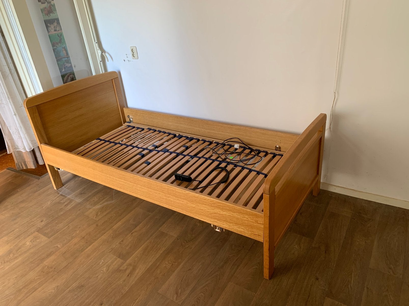 Seniorenbed elektrisch verstelbaar, Ophalen, 90 cm, Eenpersoons, Bruin