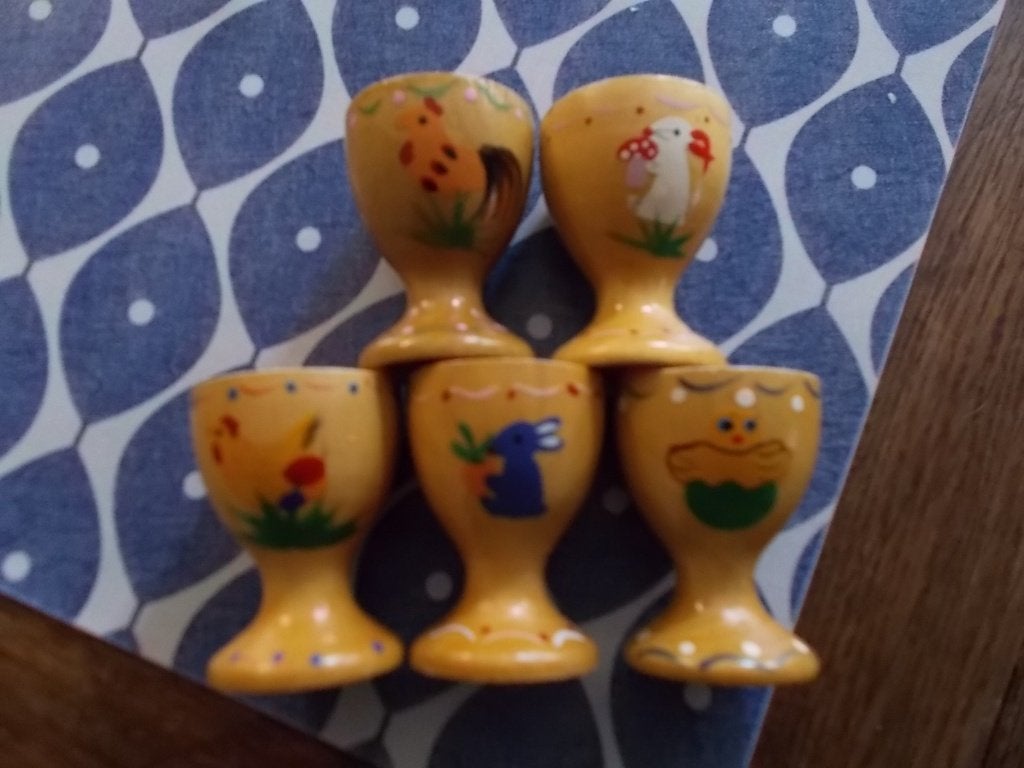🥚Vijf vintage houten eierdopjes., Gebruikt, Vintage, Ophalen of Verzenden, Bord(en)